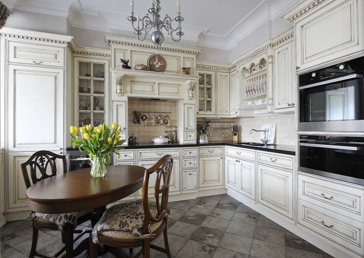 белая кухня в классическом стиле фото