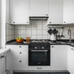 белая кухня с чёрной столешницей фото варианты