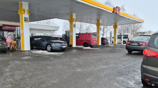 Без России финны поехали за бензином в Швецию