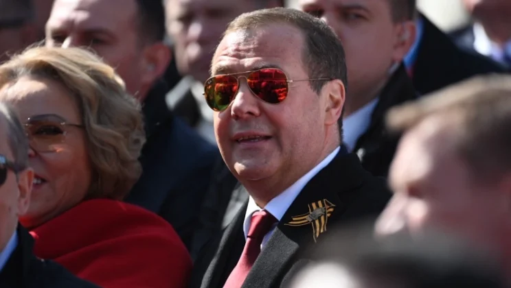 Медведев избрал для Зеленского семь оскорбительных эпитетов всего в одном посте