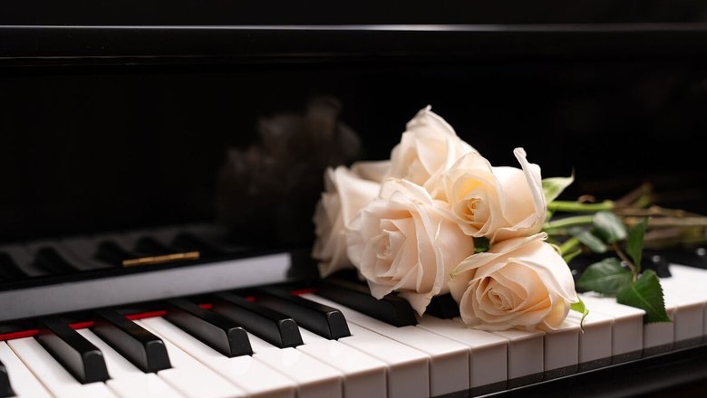 Открытки и поздравления с Днем работника культуры для родственников, друзей, коллег и партнеров