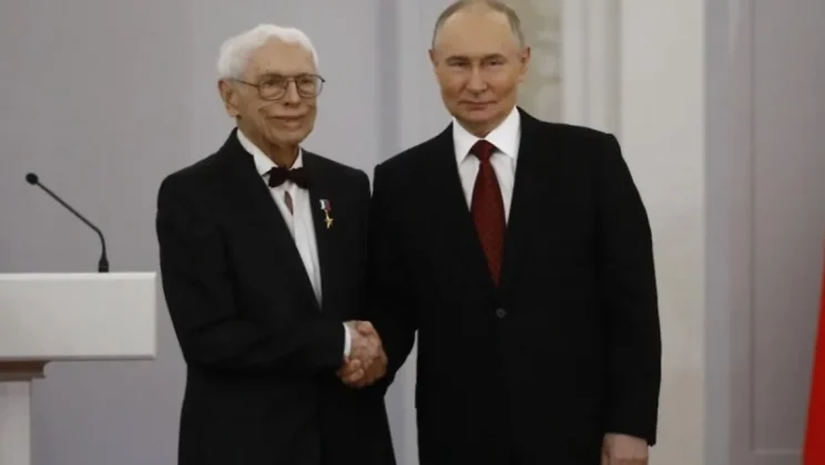 Путин поздравил с 100-летием композитора Зацепина и поблагодарил за талант