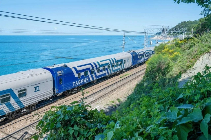 «Сначала ругали бабушку, потом хвалили». Пассажиры крымских поездов рассказали об опозданиях на срок до 8 часов